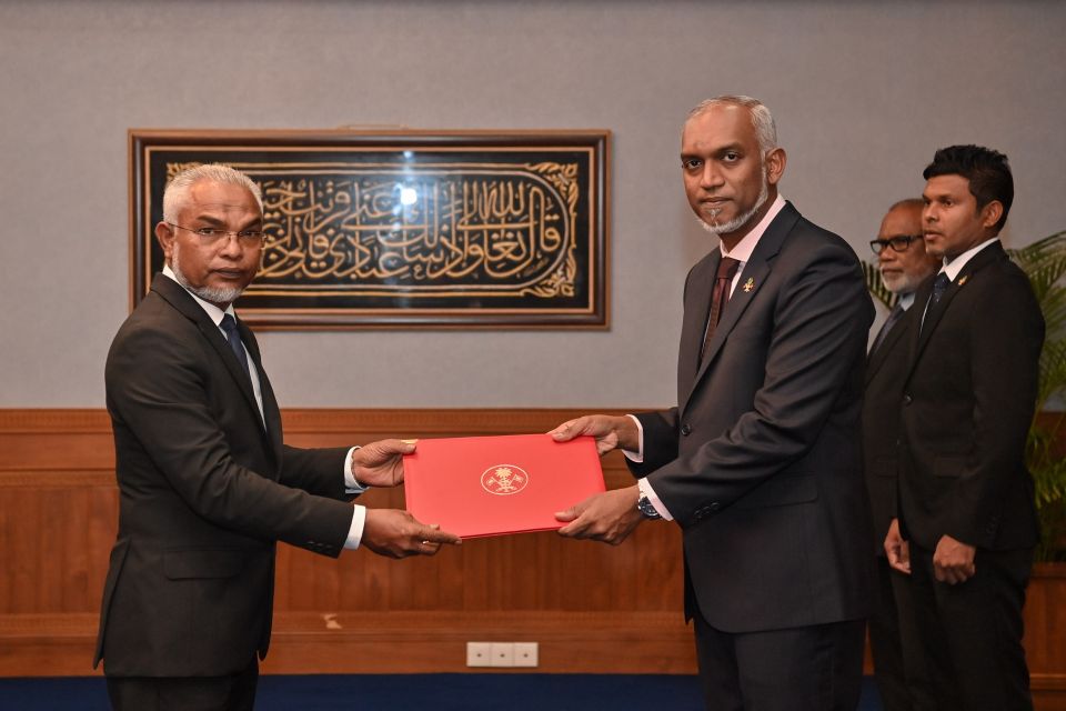 Raeesge dhifaaugai Iqbal: Siyaasee fikuru thafaathuvumakee anekaage aburu kathilan oiy hujjatheh noon