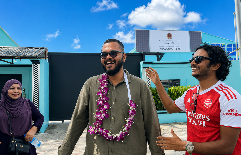 10 dhuvahuge jalu bandhah fahu Leevaan minivan vejje 