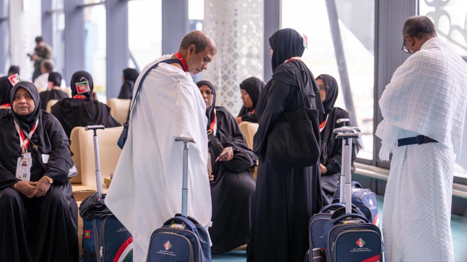 Hajju verin anna dhuvasthah: Airport ferry aai bus beynun kurey