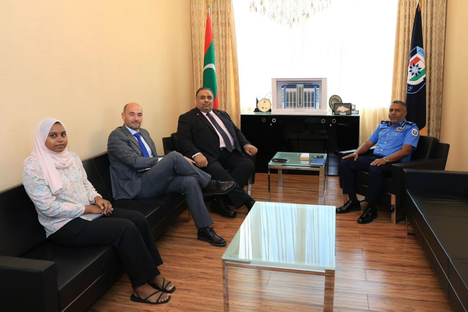 Fuluhunge gaabilkan ithurukurumaa gulhey gothun UK ge deputy high commissioner aa mashvaraa koffi 