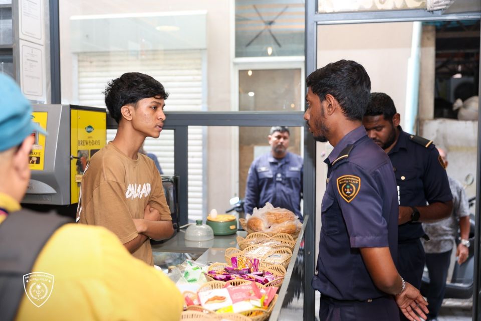 Immigration raid thakugai mi mahu 9 bidheyseen athulaigenfi