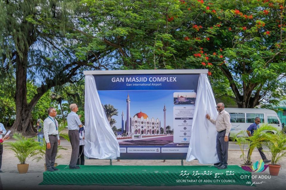 Dims Solih ge eheegai binaakuraa 