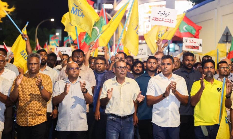 Muizzu ufahdhavanee ingilaabeh, rayyithun nukume mi sarukaaru badhalu kuraane: Nasheed