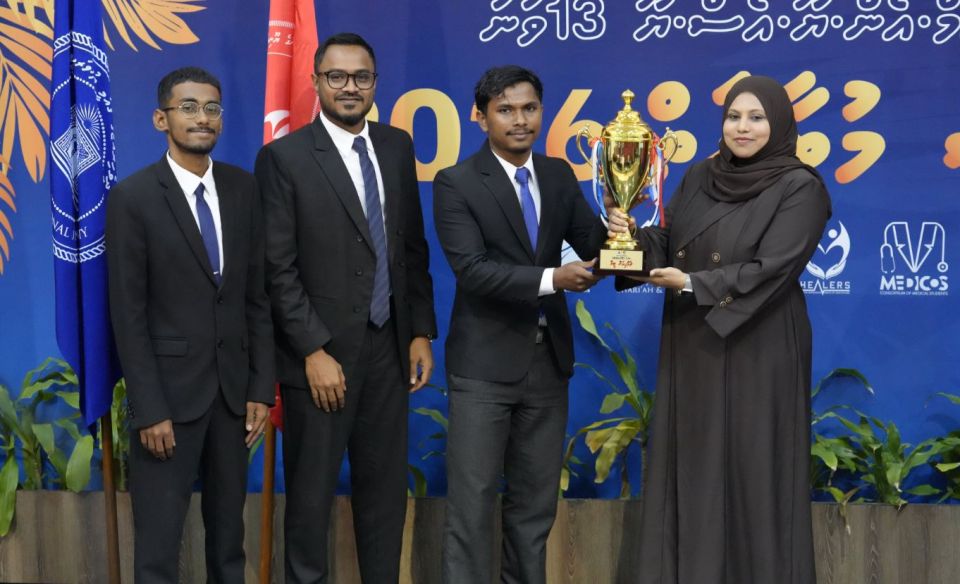 Ilmee bahusthah aanmukurumakee gamuge musthagbalah elhey harudhanaa fiyavalheh: Heena