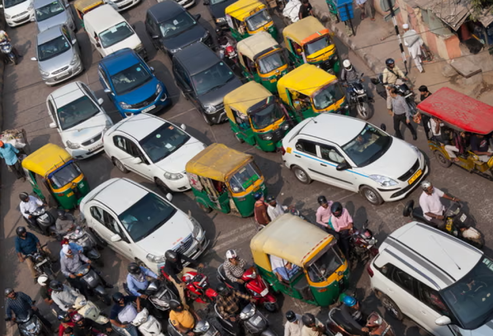 Delhi ge maguthakun petrol ricksha thakaai cycle thah naganee