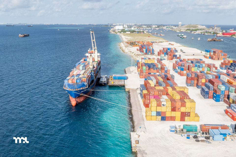 Thilafushee bandharu gai 24 gadi iru tehrey 372 container barukoffi