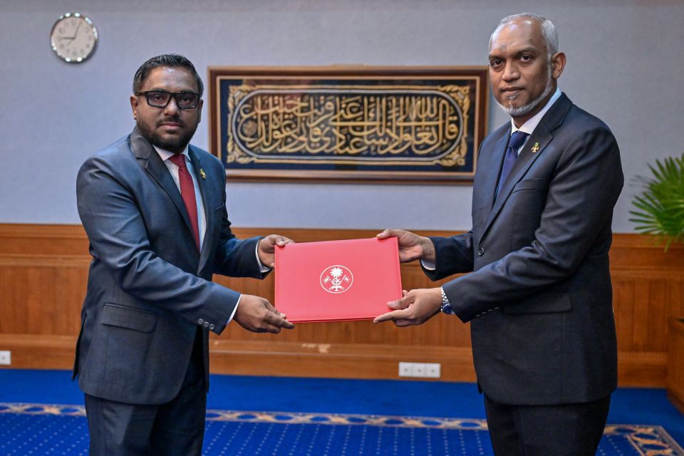 Vazeefaa aa behey tribunal ge raees kamah Amjadh Musthafa ayyankuravvaifi 