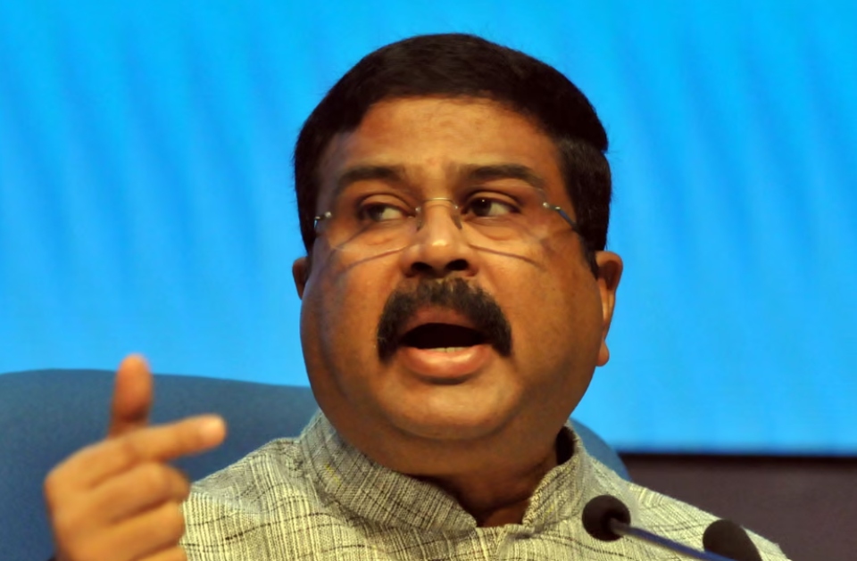 Zuvaanunge varu gadha muzaaharaa thakah fahu India ge Education minister isthiufaa dhehvaifi