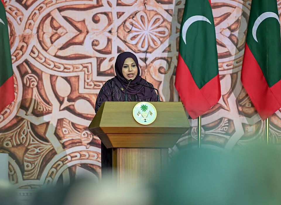 Minivankan dhemehetteynee maazeege thajuribaathah zuvaan jeeluge sikundi thakah vaasilkohdhevigen: Heena