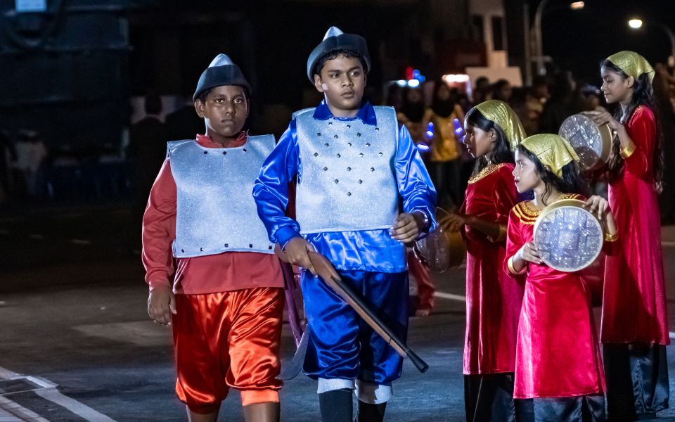 Minivan dhuvas: maidhaanee kulhivaruge kulagadha harakaaiythah