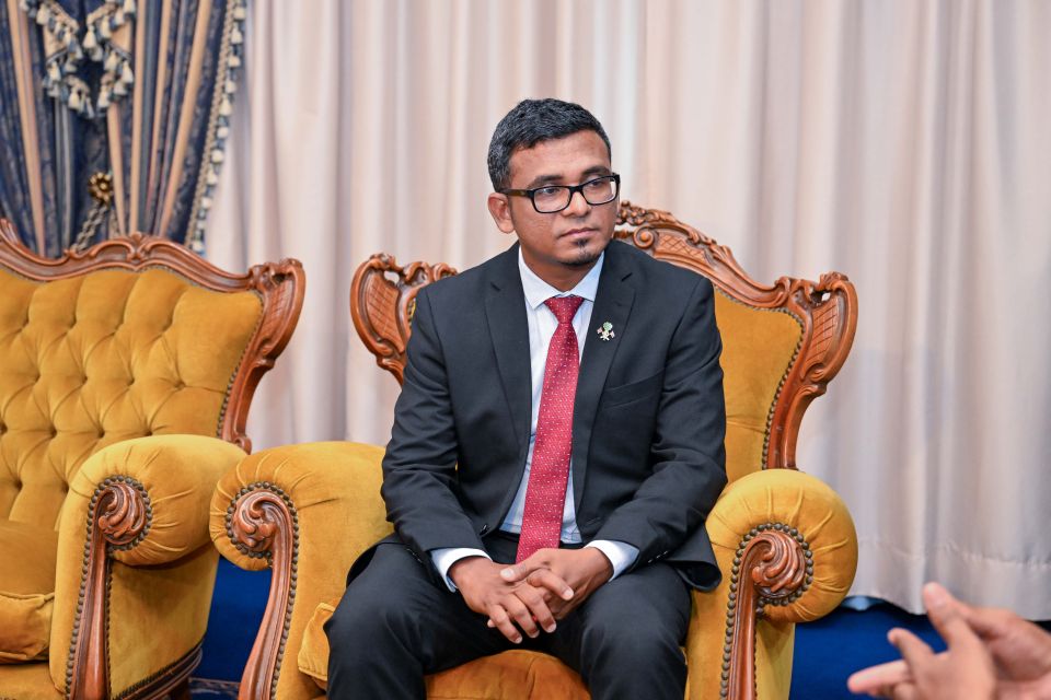 Dollar ge agu ufuleythee governor majileehah haazirukuran edhijje