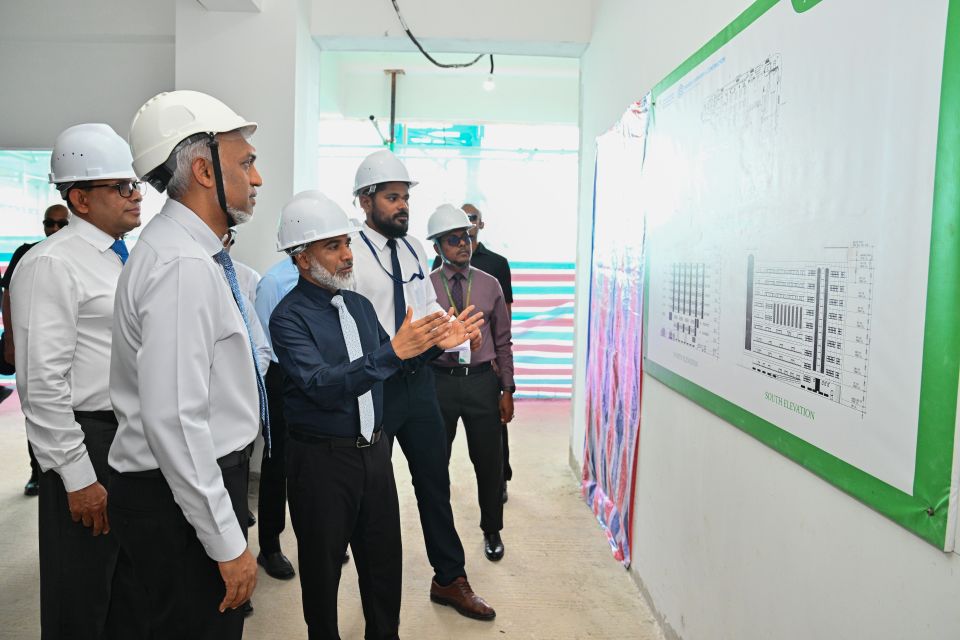 Arabiyyaa Schoolge aa imaaraathuge masakkaiy raees ballavaa lavvaifi