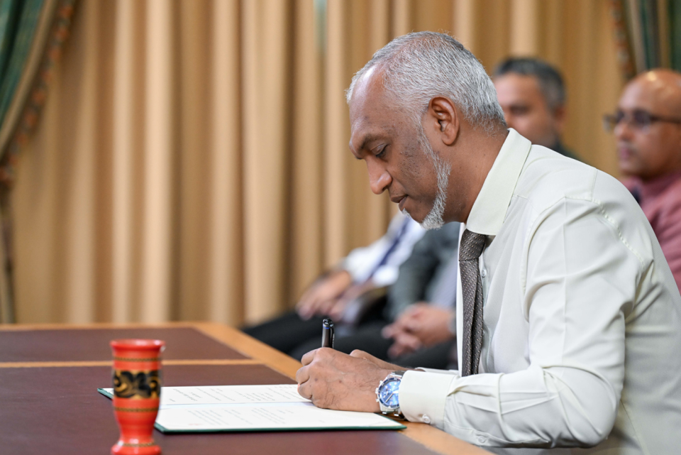 Igthisoadh fulhaa kuran magufahivaa falhurahrashaa behey aa qaanoon vujoodhah