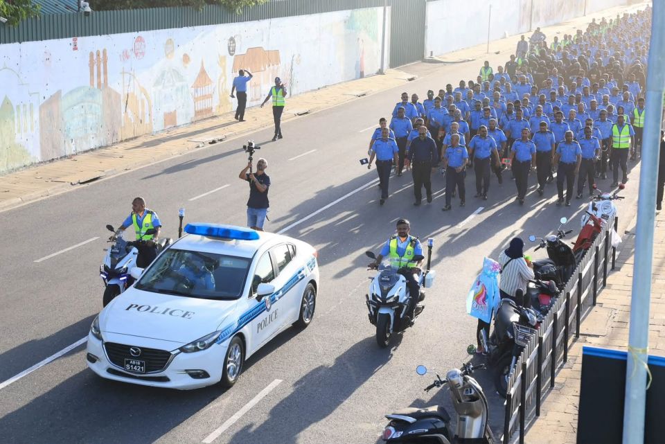 Badhahi safu thakaaeku, fuluhunge hidhumathuge dhuvahuge haassa hingaalun baahvvaifi 