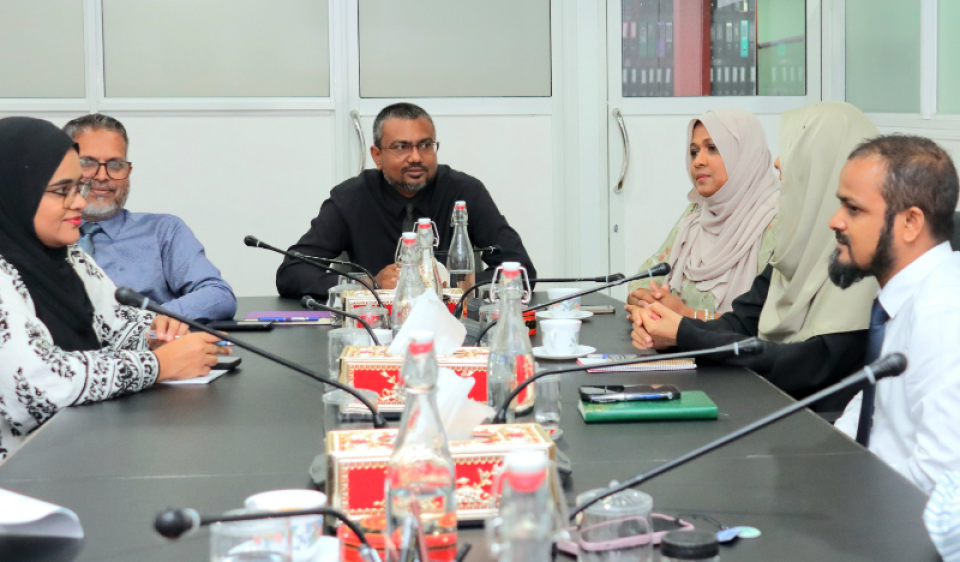 Re-registry nukuraa noos majallaathah uvaalanee, emme fahu thaareehakee October 27