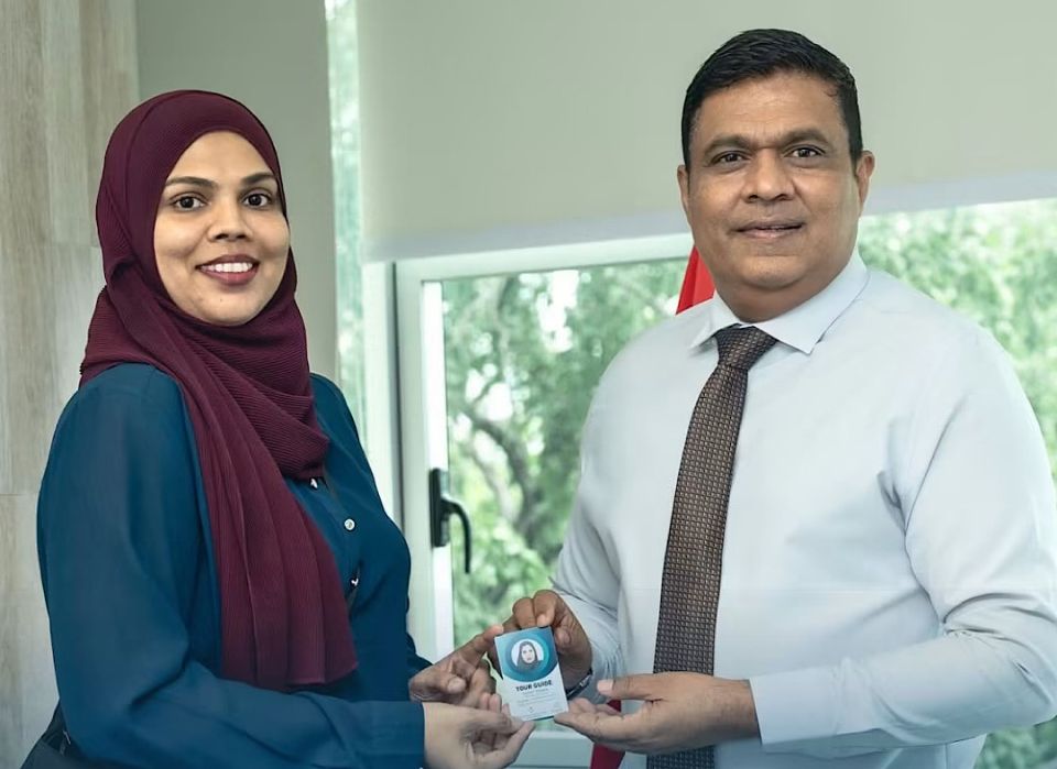Raajjeyge furathama anhen tour guide ge license Aishath Sheena ah