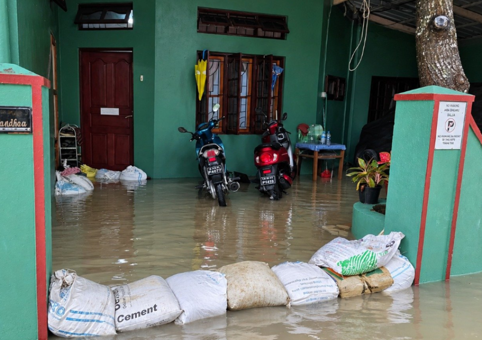 Flooding in Feydhoo: More than 70 houses reported water damage