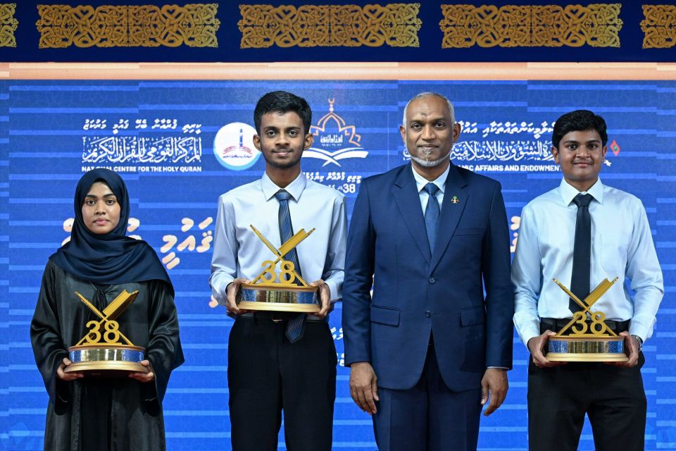 Quran kiyevumuge 38 vana gaumee mubaaraaiy: ehvana Inaan, Zeek adhi Izuaanah