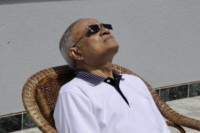 Maumoon vidhaalhuvanee maadhamaa akee roadha mahuge furathama dhuvas kamah 