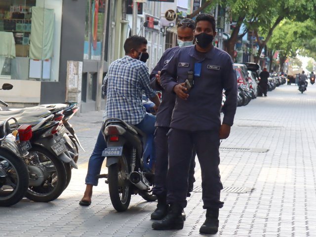 Fulhaadhaairaa ehggai hashi vikkumuge viyafaari kuramundhiya 9 meehun ge therein 3 meehaku deport koffi 