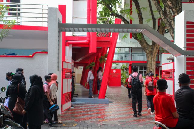 Vazeefaa aai flat bahaa, sarukaarun dhanee inthihaabah nufoozu foruvamun: MDP