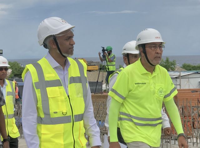 Raees Muizzu ah engineering award dheyn ulhey kamah bunaa vaahaka Minister Muhthalibi dhogu kurahvaifi
