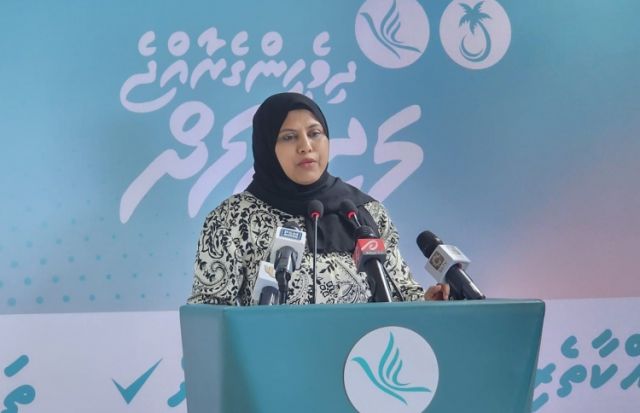 Rayyithunge bahdhaluvunthakugai dhuraalaa suvaalu fonuvaakah nujeheyne: Heena 