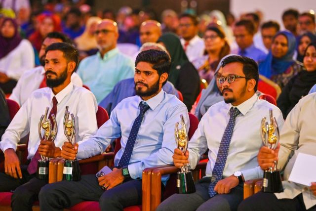 Thafaathu 14 dhaairaa akun dhinumah kanda alhaafaivaa, zuvaanun ge award ah nann husha'helhumuge furusathu hulhuvaalaifi