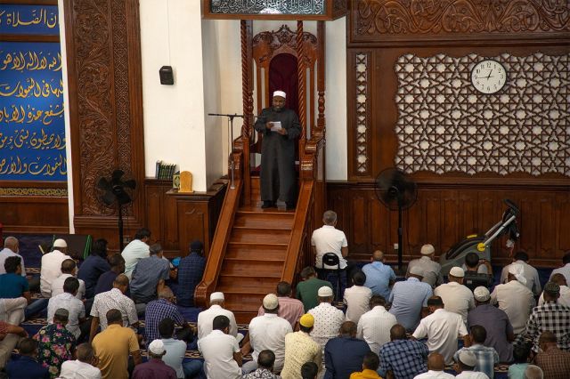 Kaahinehge gaathah gos kamaa medhy suvaalu koffi nama 40 dhuvas vandhen namaadhu gaboolu nukurahvvaa: Khuthuba 