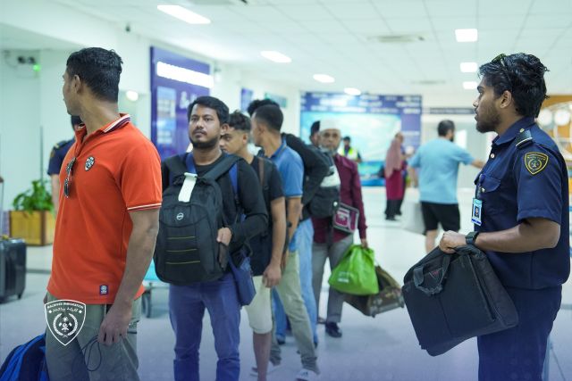 Bidheyseenge fee thakaai joorimanaathah fahun dhakkan ehbasvumun work perimit thah baathilkohdhenee 