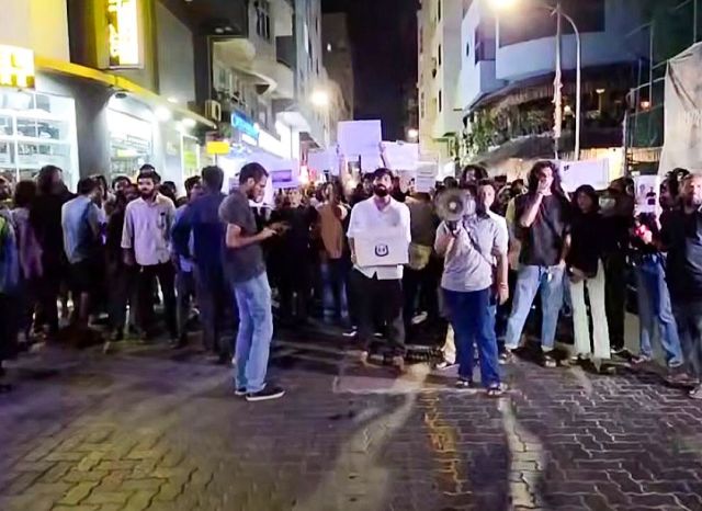 Furaalhu mahchah vettunu anhen meehaa ah insaafu hoadhaidhinumah govaalaa muzaaharaa kuranee 