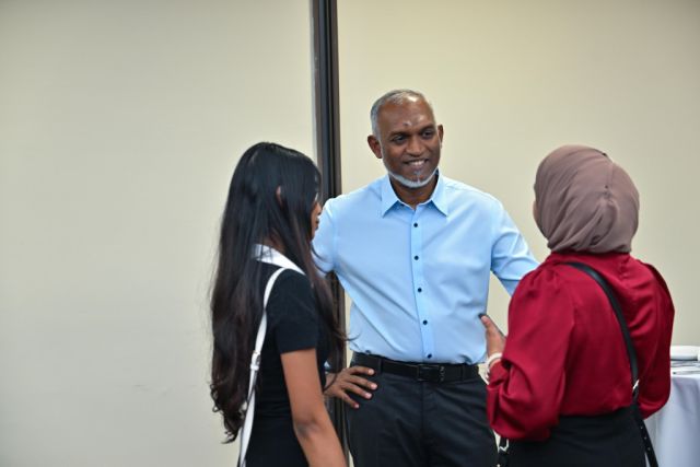 Anhen kudhinnakee musthaqubalugai leaderunnah hedhumah furusathu fahi koh dheynan: Raees