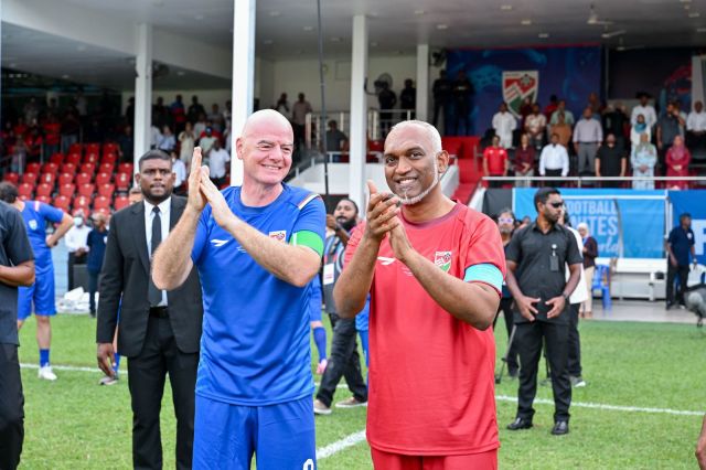 FIFA ge raees Infantino adhi raees Muizzu dhandah!