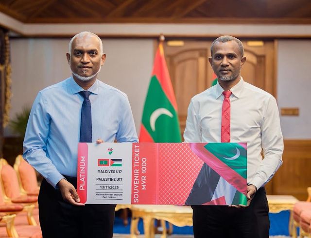 Dhivehi raajje aa Palestine aa dhemdhu kulhey football match ge souvenir ticket furathama bahlavaigennevee raees 