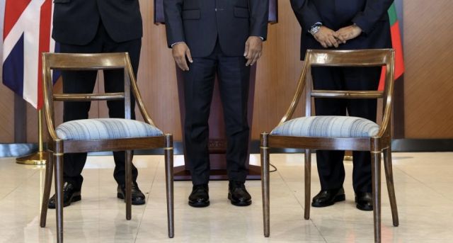 Raajjeyge minivan kamuge ehbas vumugai soe kuran beynun kuri 2 gondi sarukaaraa havaalukoffi 