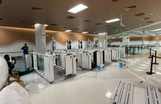 Velana airport qeue gai jehun nimumakah gennan, zamaanee technologyge E-gate haru kuranee 