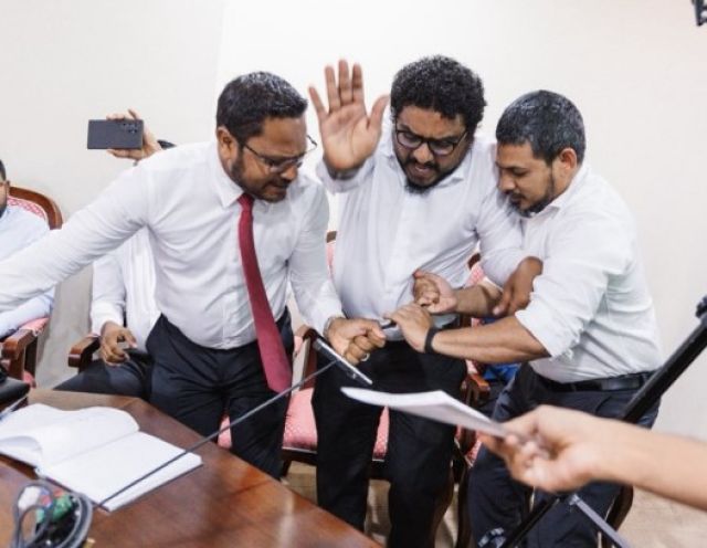 Majileehuge mike thakah gellun dhin, 4 member akah fiyavalhu alhumah sulookee committee in ninmaifi