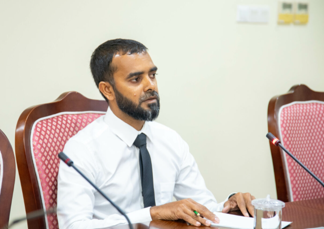 Rodha mahu baru ulhadhaai, mudhaa ufulaa ulhadhu dhuhveyne gadi thah aanmu kohffi