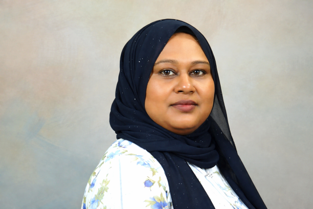 MEEHUN: Dr. Shifaza ge dhathuru: Dhvehi naruhakun bainalagvaamee research leader akah 