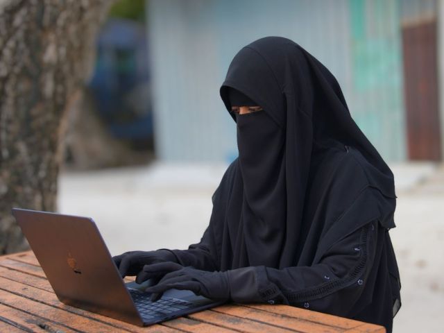 MEEHUN: Shuau ge foiythah thafaathu vanee mihenve, liyumaai graphics adhi layout akee ves amilla maskkaiy