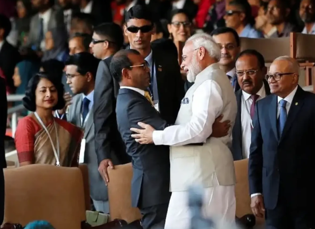 Ooredoo eSim hidhumaiy Ell Studio in ganna Apple gadithakah 6 mas dhuvahah hiley 