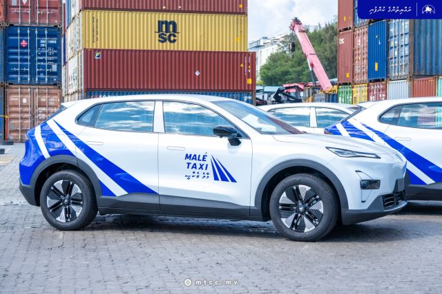 Taxi line ge hidhumathah beynunvaa car thah gennan fashaifi, hidhumaih anna mahu fashanee 