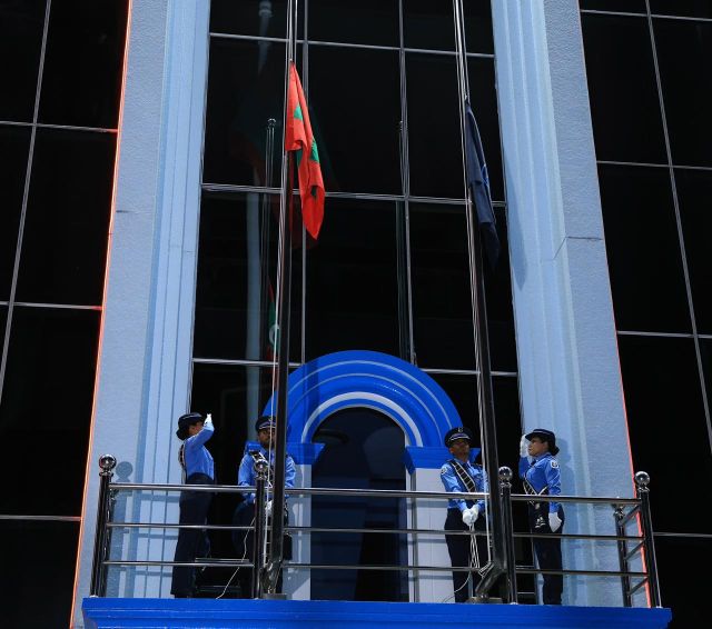 8 aharuge anhen kujjaku gaheggai bandhe jismaanee aniyaakuri massala eh 