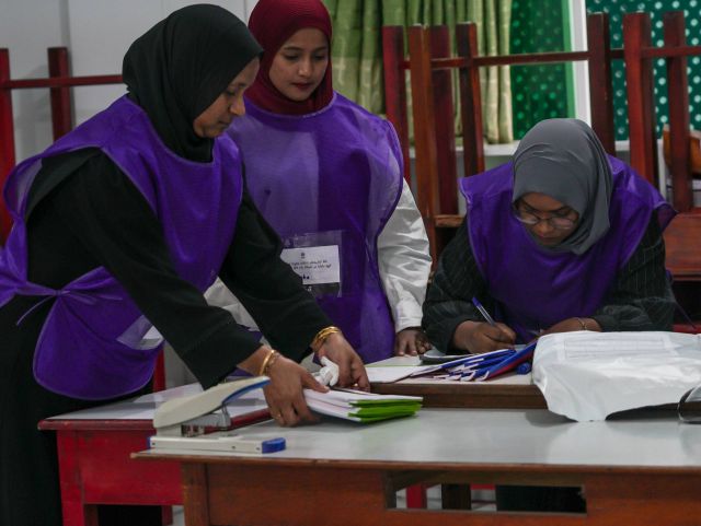 Addu city mayor gondi aai WDC raeesaa ge gondi MDP