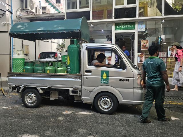 Geyhuge aa shipment eh libijjje