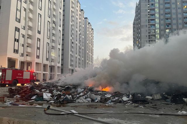 Amaan Dhoadhi kairee gai huri kunithakehgai roavi alifaan nivvaalevunee hendhunu