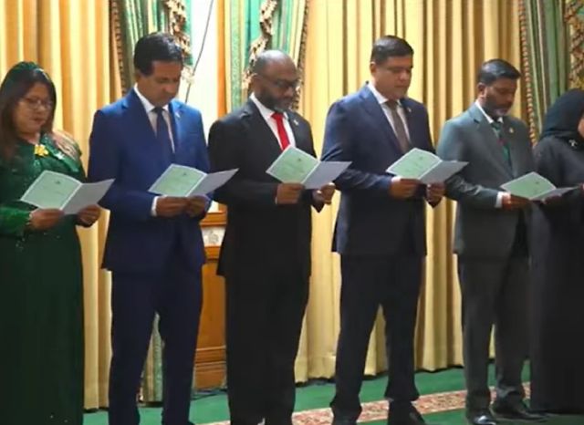 Raeesuljumhoorihyyaa vazeerunge majileehah badhal thakeh gennavaa vazeerun ayyan kuravvaif 