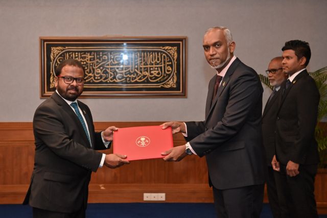 Vazeerunge fenvarugai sarukaaruge aa tharujamaanakah safeeru kamun vakikuri Mundhu 