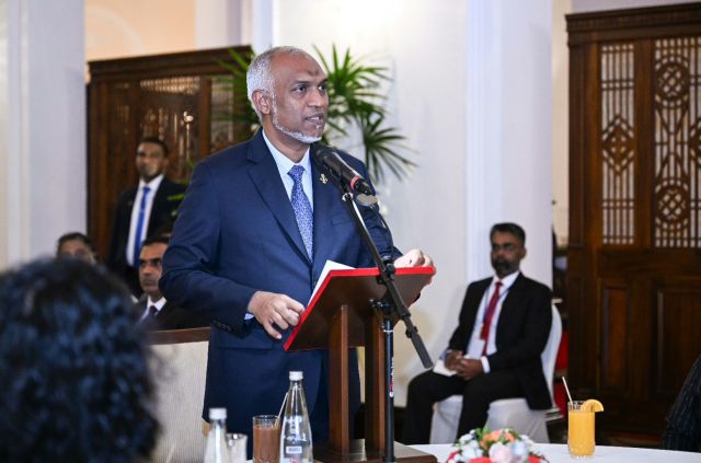 Miee zamaan vee bahuseh: Rangalee sai tha? nuvatha coffee tha?