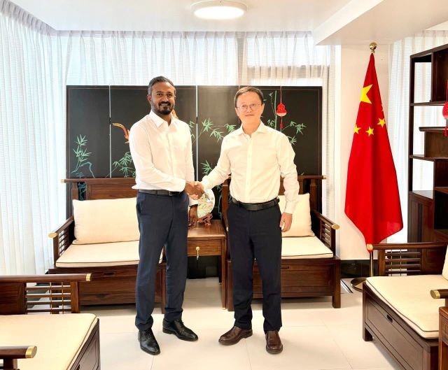Kulhudhuffusheegai STEM education kurieruvumaa gulhey gothun China safeeraaeku Mayor Athif mashvaraa koffi 